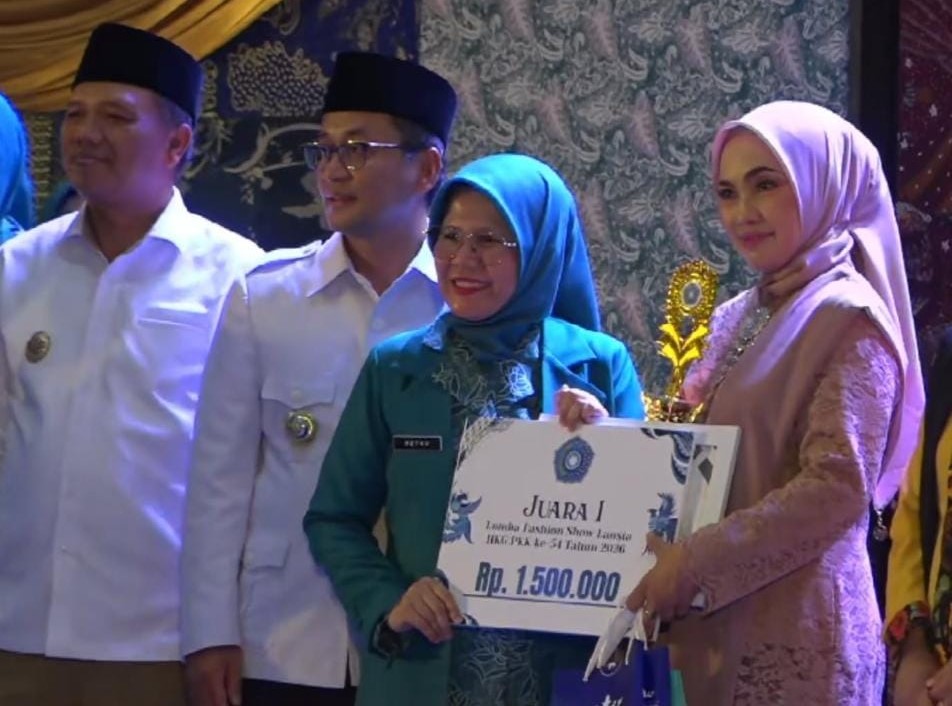 Perawat Tati Maryati Asal Puskesmas Cikalong Raih Juara Fashion Show Lansia