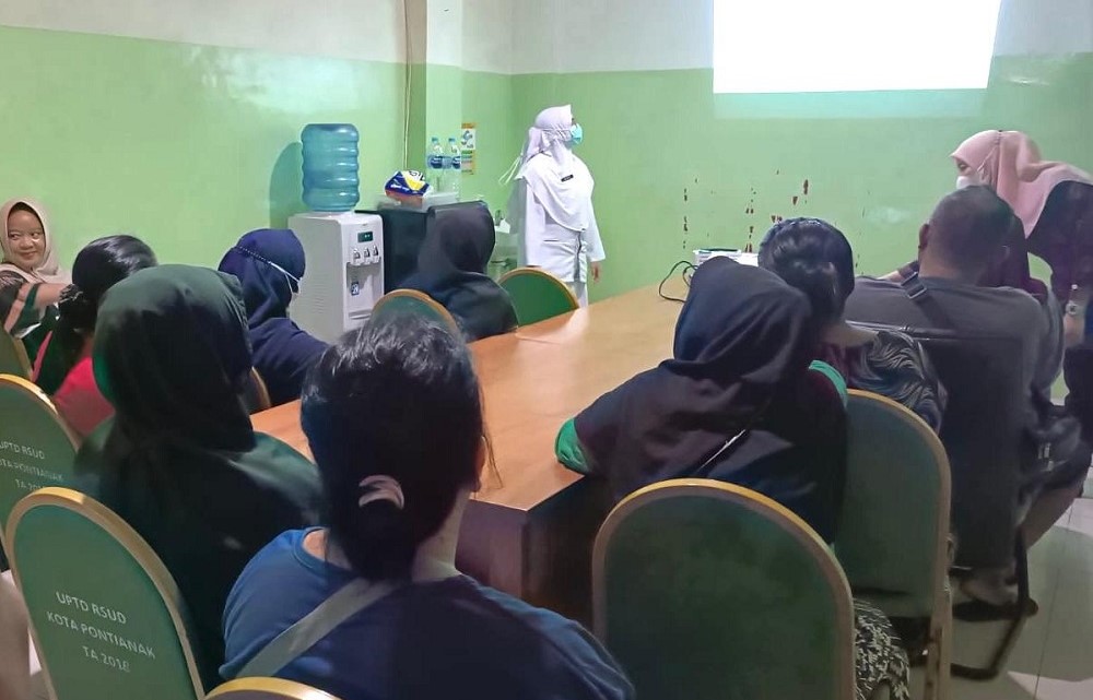 Perawat Edukasikan Etika Batuk dan Bersin di Tengah Kabut Asap Karhutla: Cegah Penyakit Saluran Pernapasan